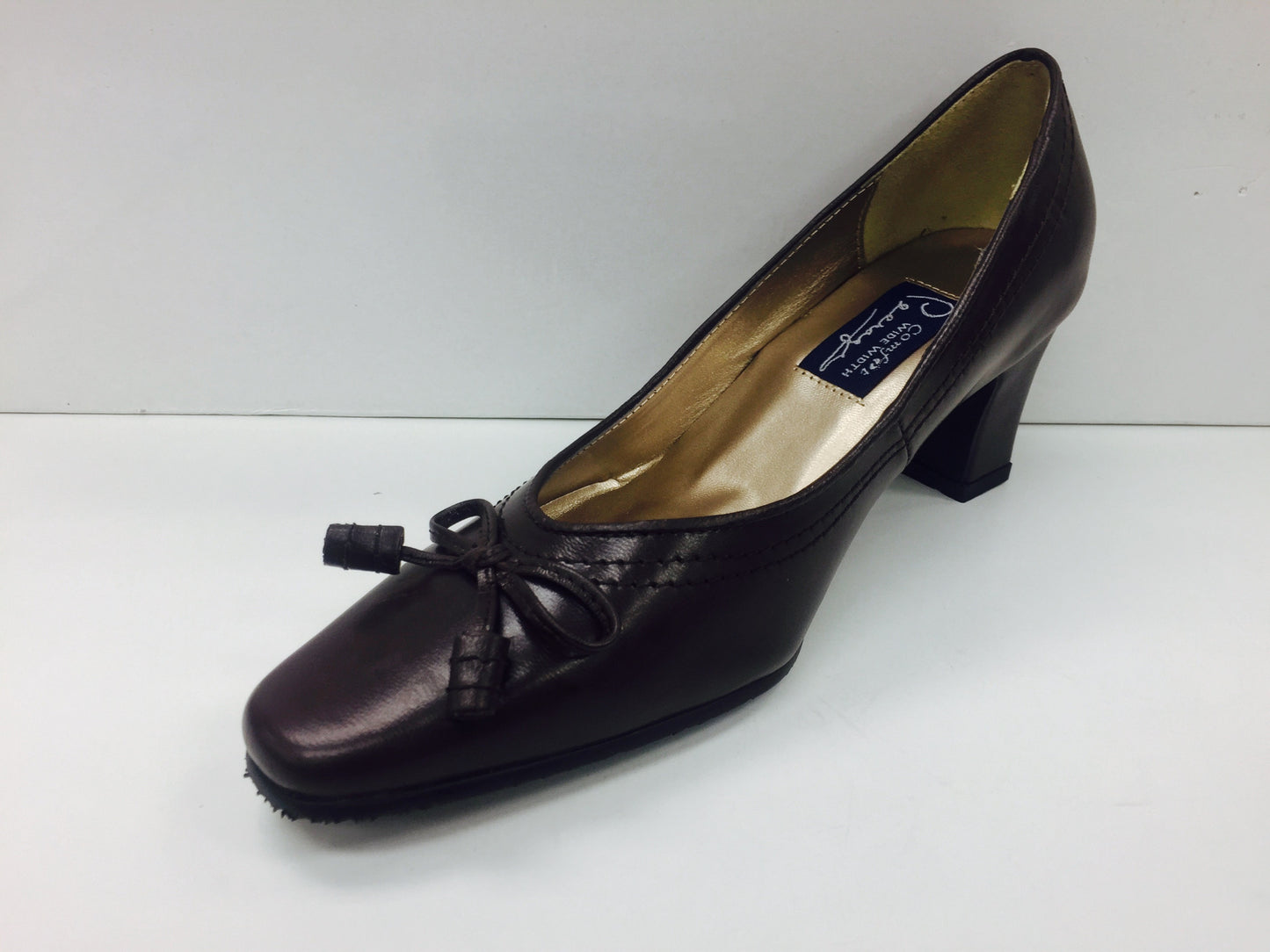 Peerage Cynthia LP8117