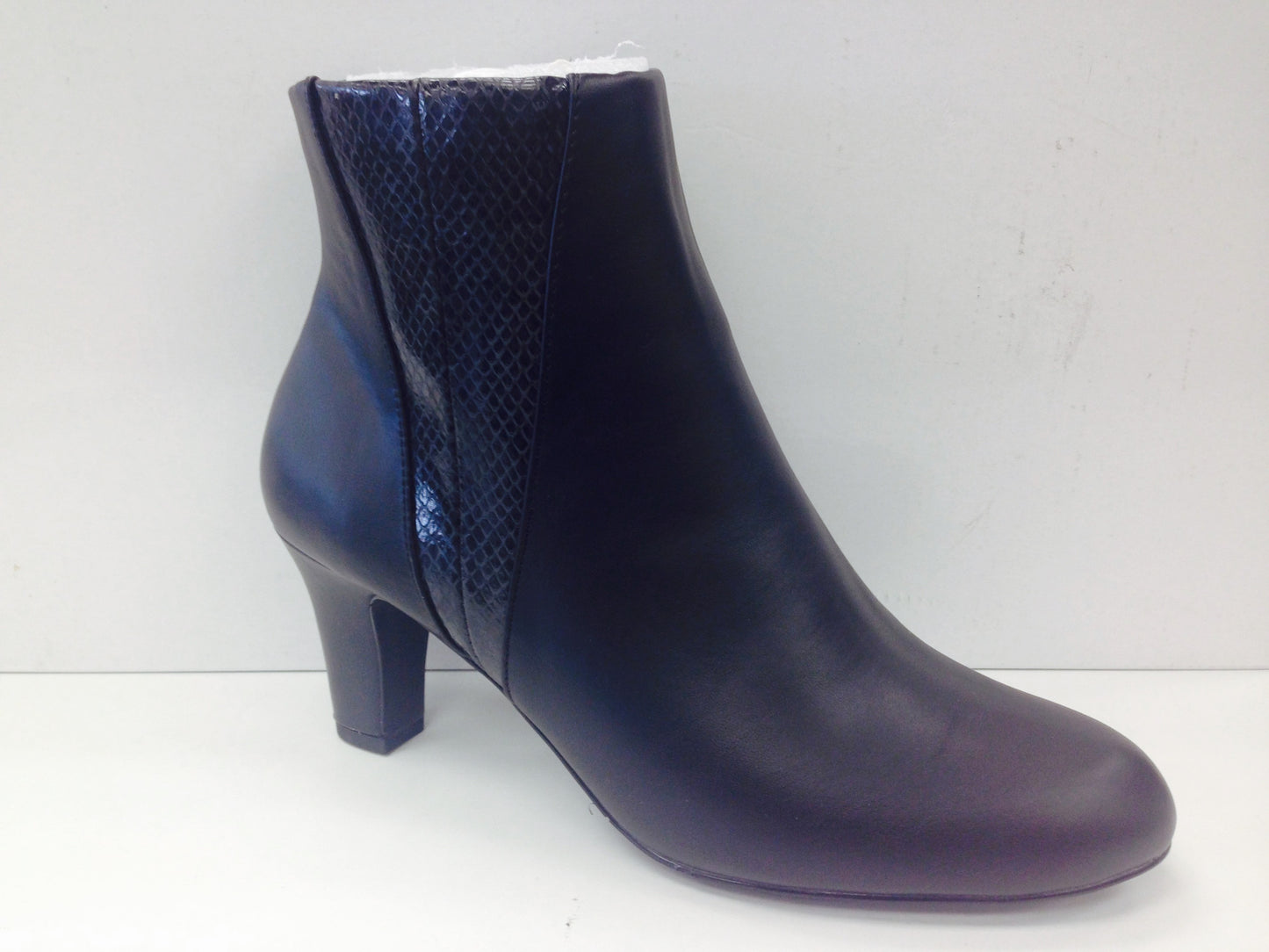 Easy Street Endear - Simply Wide